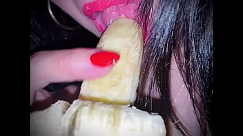 Preview 3 of Primera Vez Pillada En Metro - SUCKING BANANA