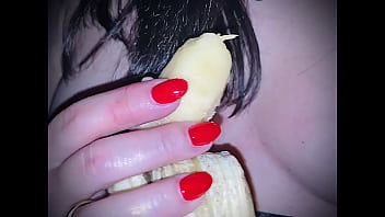 Preview 4 of Primera Vez Pillada En Metro - SUCKING BANANA