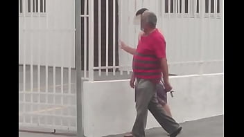 Preview 2 of School Girlkll - Parrudo andando sem cueca na rua