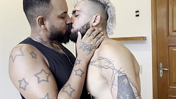 Preview 1 of Xxx Mc Bf - Comendo meu amigo depois do treino - Assista completo (RED)