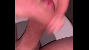 Preview 4 of Henti Lesbian - Punheta no banheiro