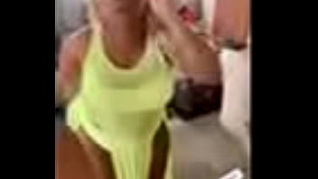 Preview 4 of Pom Mix - Miami with friends