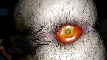 Preview 4 of Rebeena Xxx - Enfiando um tomate enorme no meu cuzinho peludo
