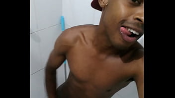 Preview 2 of Facial Chubby 2 Girls - Lyon BBC | novinho dotado.