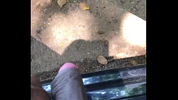 Preview 2 of Youdi Penda - Novinho dando uma mijada no estacionamento do trabalho