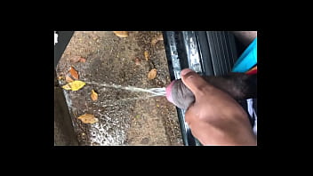 Preview 4 of Youdi Penda - Novinho dando uma mijada no estacionamento do trabalho