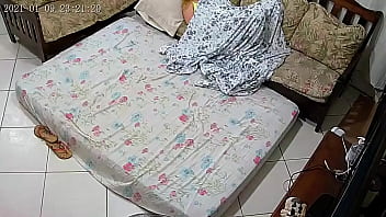 Preview 2 of Ledis Ledis Sex Com - Flagrei Melissa Alecxander batendo uma siririca debaixo da coberta