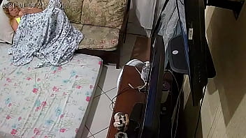 Preview 3 of Ledis Ledis Sex Com - Flagrei Melissa Alecxander batendo uma siririca debaixo da coberta