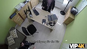 Preview 1 of Qzrjqryir - VIP4K. Nette junge Dame gibt einen Kopf und spreizt die Beine im Leihb&uuml_ro