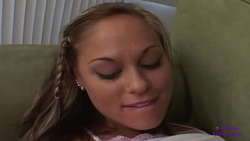 Preview 1 of Sex Ainmal - Sesso hardcore sul divano con una giovane ma esperta donna