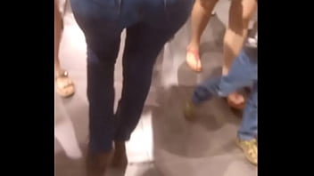 Preview 3 of A Escondiada Peru - Culona en centro comercial