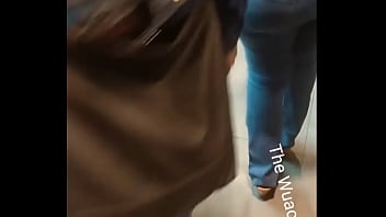 Preview 1 of A Escondiada Peru - Culona en centro comercial