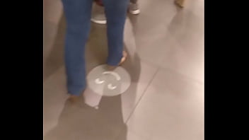 Preview 4 of A Escondiada Peru - Culona en centro comercial