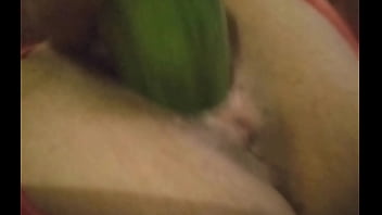 Preview 1 of Gril Talent Com - Un rico pepino pt. 2