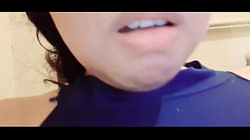 Preview 2 of Kbizwooqr - Me masturbo en un ba&ntilde_o publico por d&iacute_a de la mujer estoy ardiendo necesito una buena polla