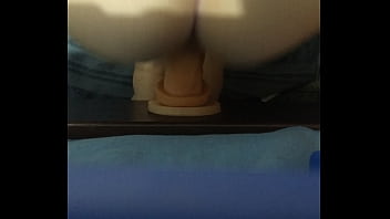 Preview 4 of Www4 Moving - Enfiando o dildo no cuzinho