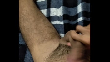 Preview 2 of Teen Breast Sucing - Dotado punhetando cheio de tes&atilde_o
