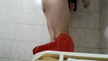 Preview 4 of Guest Taboo Family4 - Jugando en el ba&ntilde_o de m&iacute_ amigo,  m&iacute_ colita rosa quiere ser penetrada ya