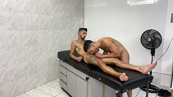 Preview 3 of Daly Too - O massagista fudendo seu cliente