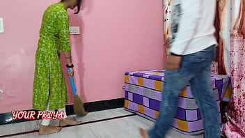 Preview 1 of Marina Visconti 2018 - मालिक ने नौकरानी को पैसे देकर चुसवाया और चोदा | हिंदी में Role-play close-up sex । साफ हिंदी आवाज़ में