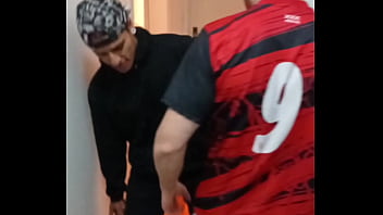Preview 1 of Spank My Mom - um v&acirc_ndalo pichou minha porta peguei ele e comi o cu dele