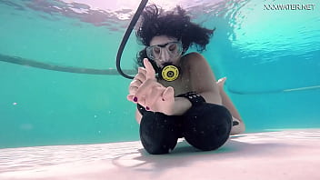 Preview 3 of Verejan Xxx - Brita Piskova masturbates underwater in the swimming pool