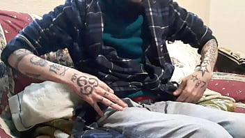 Preview 1 of Ny Zj - S&oacute_lo en casa Melvincoficial quiere meterse el dedo para poner su polla dura