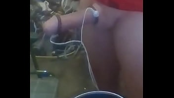 Preview 1 of 1 Salvadorian - estim my cock haed nice