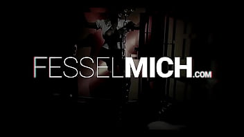 Preview 1 of 5 Munutes - Qual eines Sklaven am Andreaskreuz durch Mistress in Leggings und geilen Stiefeln und Brille mit Klammern und mehr