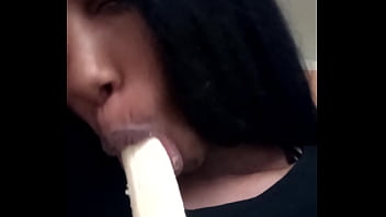 Preview 4 of 10 Eyers Grl Xxxxxc Videos - Tasting a banana part 2