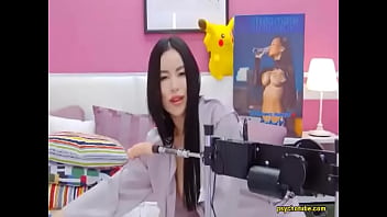 Preview 2 of Bokep Toket Gede Durasi 60 Menit - Asian Babe Exposing Sex Expert Plays Toys