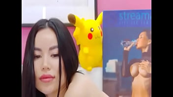 Preview 1 of Bokep Toket Gede Durasi 60 Menit - Asian Babe Exposing Sex Expert Plays Toys
