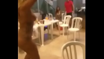 Preview 4 of J Ai Mal - Gostosa faz strip tease na pandemia