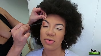 Preview 1 of Video Sacsi - A morena de um metro e oitenta se prepara para uma dupla penetra&ccedil_&atilde_o - Gih Rocha - Higor Negrao - Tony Tigrao