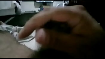 Preview 2 of Beautiful Italian Mom - Mais Uma Vez Batendo Punheta e Gozando