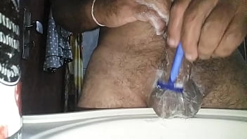 Preview 3 of Venezuelan Lesbian - Lavando o cabe&ccedil_&atilde_o
