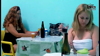 Preview 2 of Boro X Video - Suruba no boteco,  as safadas transaram com os amigos dentro do bar. ( Completo no xvideos red )