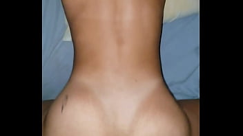 Preview 3 of Pinching Cock - Gostosa rebolando bem gostoso