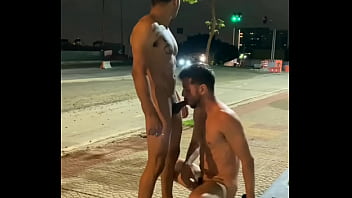 Preview 1 of Great Great Donk - MARRENTO E RAFAEL MIETO FAZENDO PUTARIA NO MEIO DA RUA