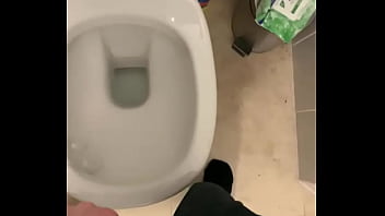 Preview 1 of Www Xxn Comx - Me peeing in a toilet