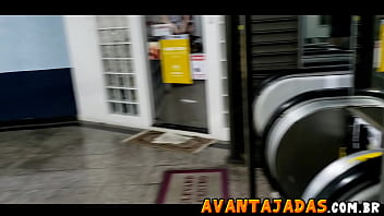 Preview 1 of Nick En Jane - Minha prima travesti me comeu depois que filmei ela na rua