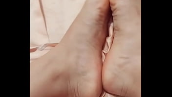Preview 2 of Mom Feet Bunions - Meus pezinhos