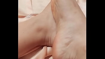 Preview 3 of Mom Feet Bunions - Meus pezinhos