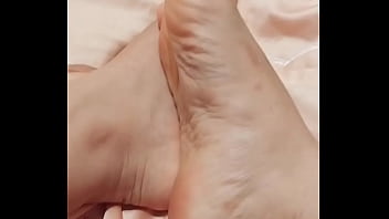 Preview 4 of Mom Feet Bunions - Meus pezinhos