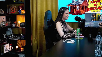 Preview 2 of Karen Gillan Hot Sex - Victoria Camargo mostra seu corpo todo,  o Ruan n&atilde_o aguentou teve que pegar ela bem gostoso - Podcast P&aacute_pum no Barraco!
