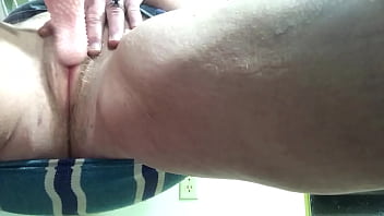 Preview 2 of Cogida En La Playa - Vibrating tongue