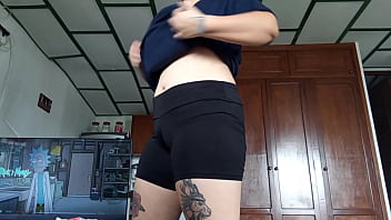 Preview 1 of Modzi Tytani - Yo sab&iacute_a que mi vecinito me estaba grabando mientras me desvest&iacute_a para ba&ntilde_arme as&iacute_ que le mostr&eacute_ a &eacute_l todo mi culo