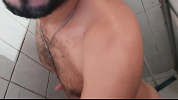 Preview 4 of Barzze Videos - Bora pro banho,  quer apertar?