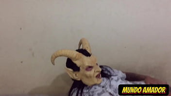 Preview 3 of Homemade Ffm - Diabinha safadinha tomando linguada querendo piroca!