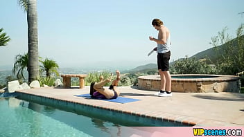 Preview 2 of Bloojob Sex - Flex traning can lead to a taboo fuck